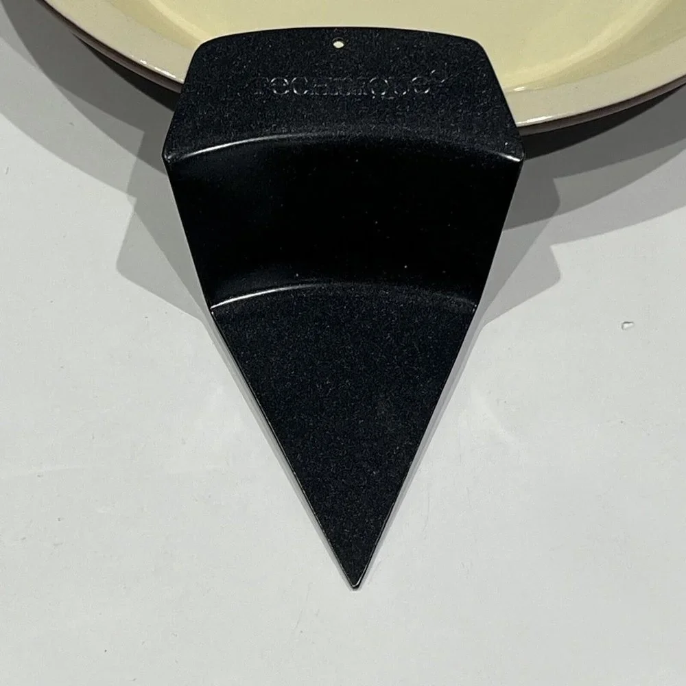 QVC Technique Ceramic Brown And Cream 10” Pie Plate With Lifter And Instructions